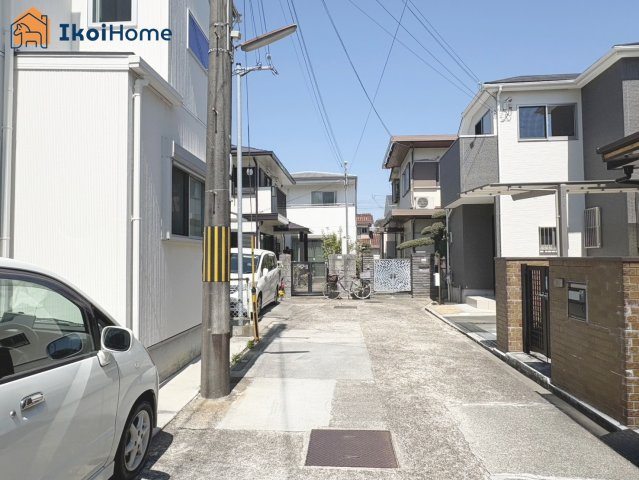神戸市西区枝吉4丁目　中古戸建の前面道路含む現地写真|【ホームページに現地動画掲載中】●年中無休：当日予約可●前面道路幅員約4ｍ、交通量少なく安心の住環境