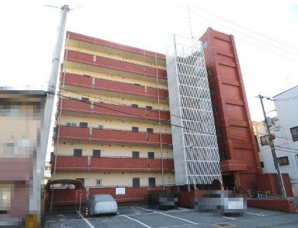 【角部屋×南向き】高知市稲荷町東武ハイライン青柳　中古マンションの外観|重厚感ある赤レンガ調の外観、存在感際立つ佇まい☆