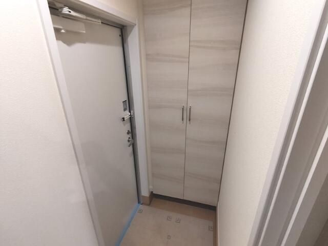 ゼルコーバの玄関