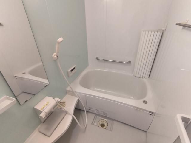 ゼルコーバの浴室