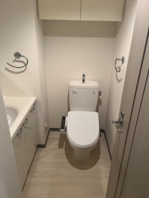 【トイレ】 | デュオ・スカーラ新宿Ⅱ | ゆったりとした空間のトイレです