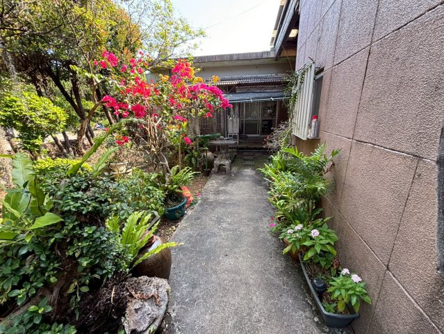 西仲宗根1301-1の庭