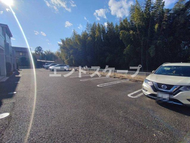 ウエストヴィレッジの駐車場|高崎、前橋のお部屋探しはエンドスケープまで！お客様の理想お聞かせ下さい♪