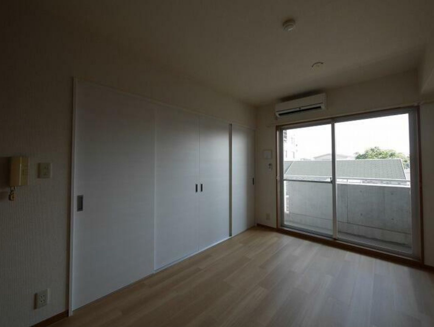 アーク中野の寝室|お掃除がしやすいフローリングのお部屋☆