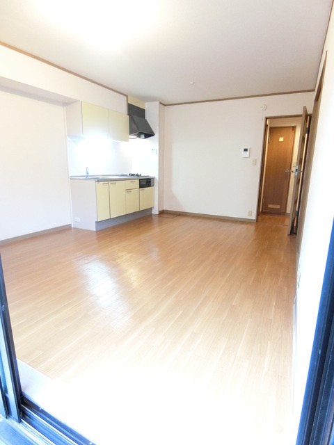 立川市西砂町５丁目の賃貸マンションの居間・リビング