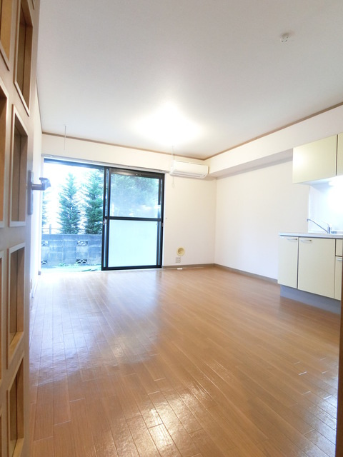 立川市西砂町５丁目の賃貸マンションの居間・リビング