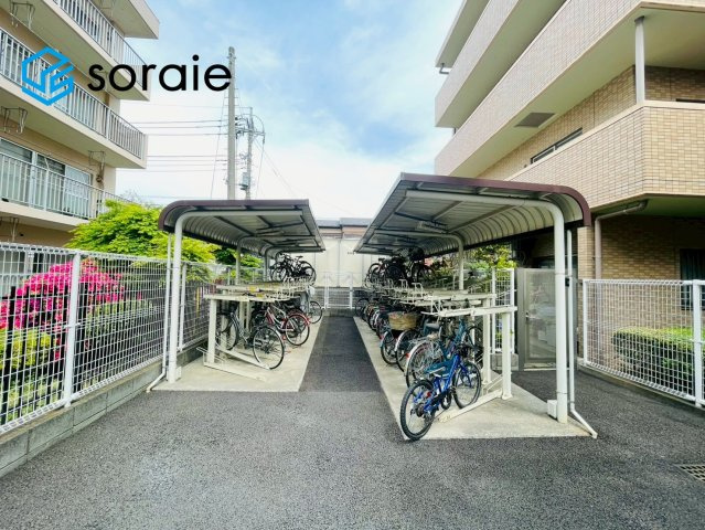クレアメゾン新狭山　中古マンション　2階の駐輪場|4月18日撮影