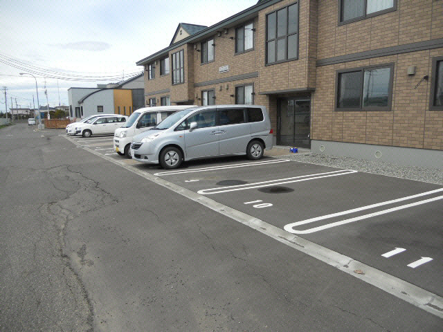ハイツハピネスＡ館の駐車場