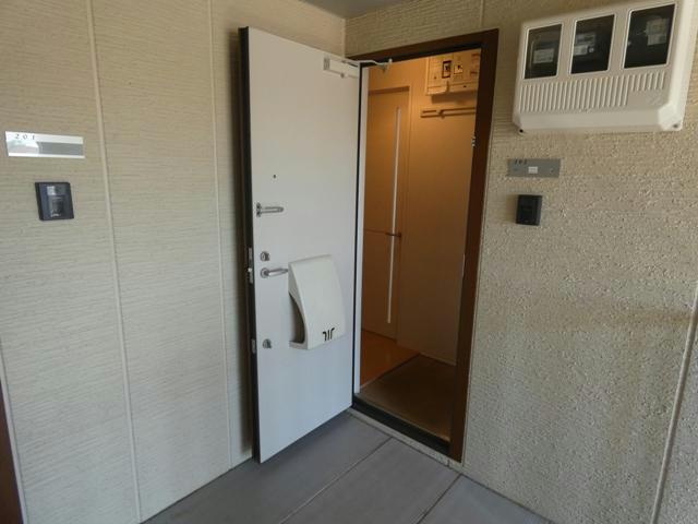 ハイツハピネスＡ館の玄関