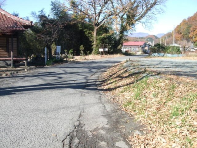 みどり市大間々町高津戸　売地の前面道路含む現地写真
