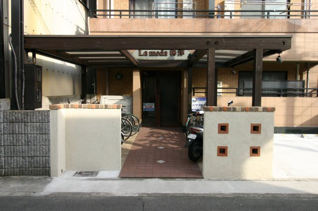 ラモーダ梅津の玄関