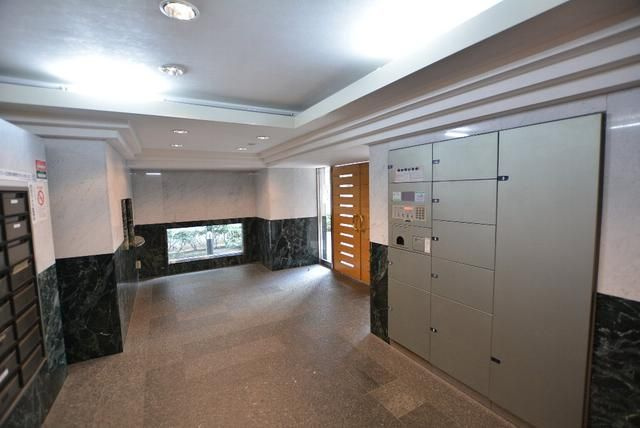 ヴィルヌーブ文京千駄木のエントランス