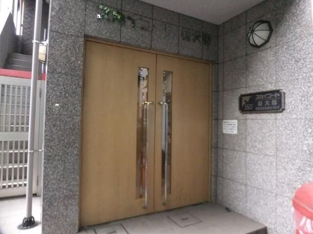 スカイコート新大塚のエントランス