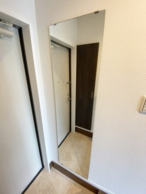 茅ヶ崎市十間坂１丁目のアパートの玄関