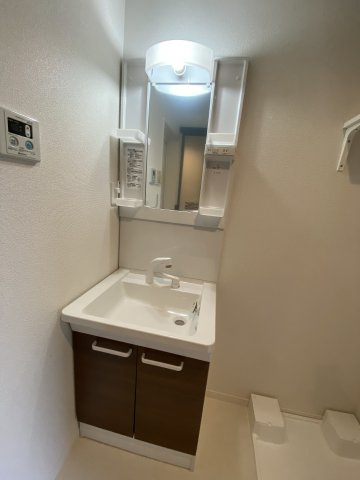 茅ヶ崎市十間坂１丁目のアパートの洗面所