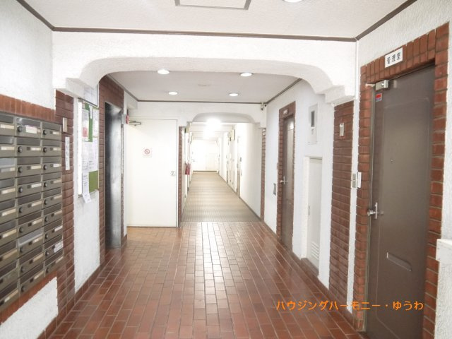 【その他共用部分】 | ワコー高田馬場マンション | タイル調のエントランス内となります。