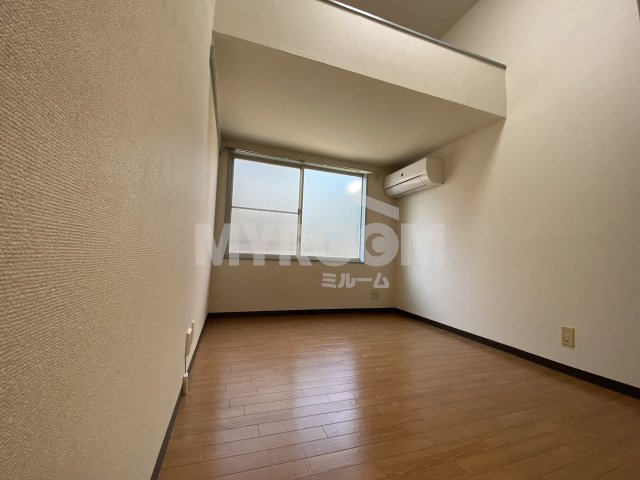 メゾン上高田の居間・リビング|フローリングでお掃除ラクラク☆（同一仕様写真）