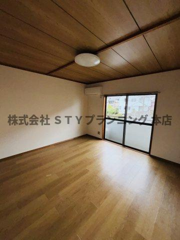 シャトウ山田の洋室