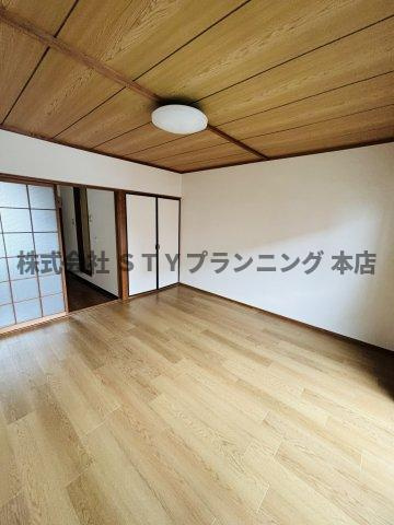 シャトウ山田の洋室