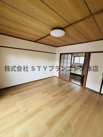 シャトウ山田の洋室