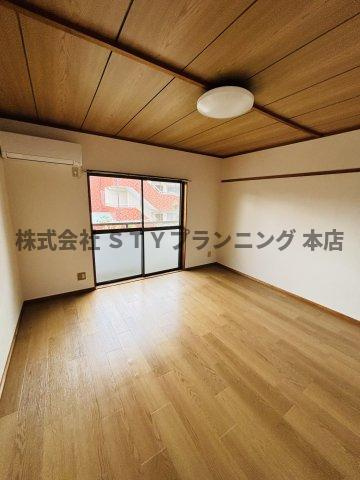 シャトウ山田の洋室
