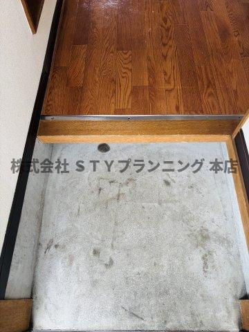 シャトウ山田の玄関