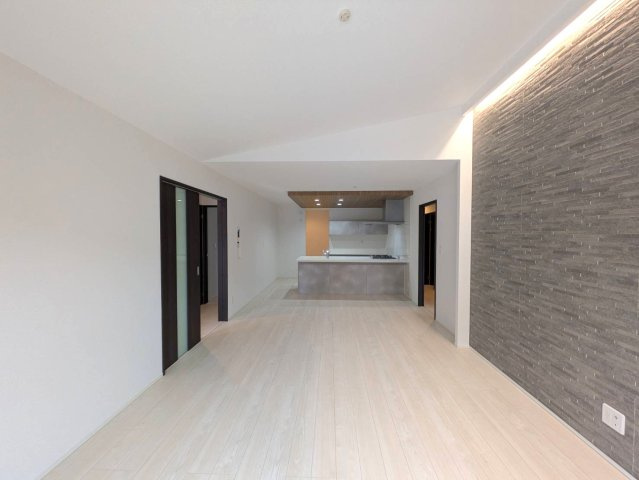 岡山市南区泉田2期GRAFAREの居間・リビング|◆広々としたLDKは19.0帖ございます。
