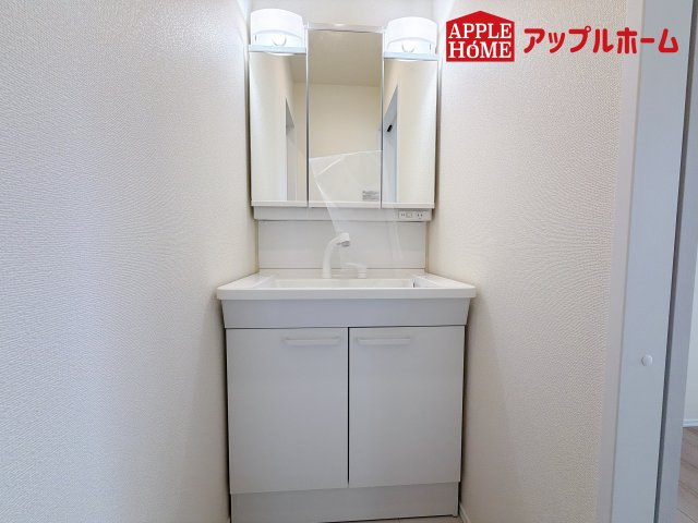 [新築住宅] さいたま市見沼区東大宮 全3棟の独立洗面台|2F洗面スペース