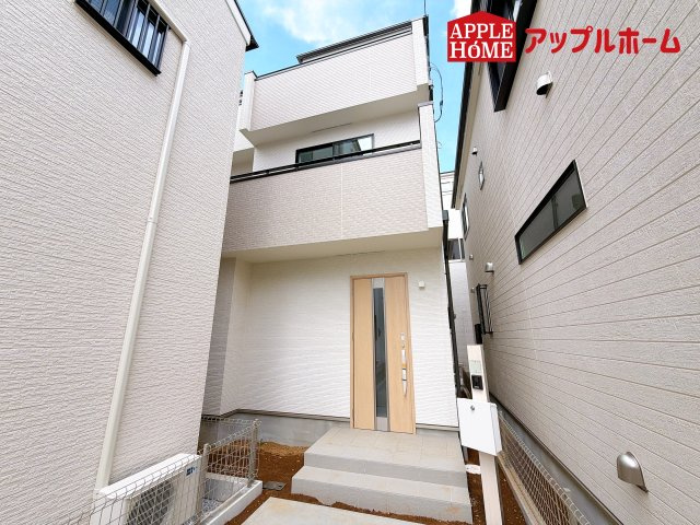 [新築住宅] さいたま市見沼区東大宮 全3棟の外観|資料請求、お電話でのお問合せ、いつでも丁寧に対応させていただきます！不動産業界のプロフェッショナルが集う弊社にぜひ一度ご相談ください！