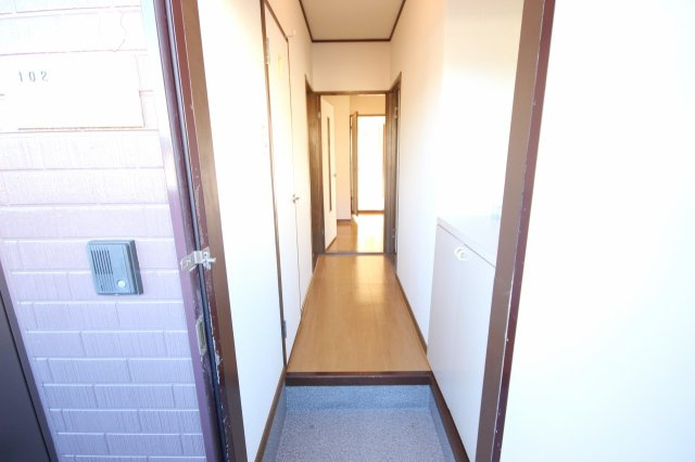 プリシェール藤原台の玄関|明るい玄関です