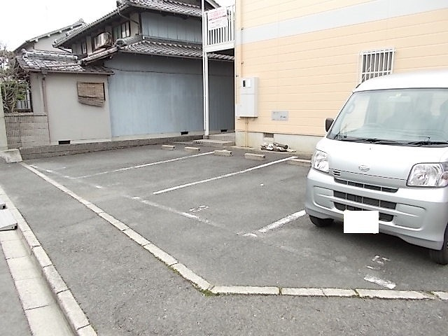 カーサクアトロの駐車場
