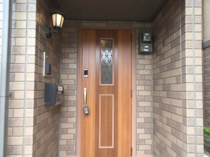 モンテアンヴァレB棟の玄関