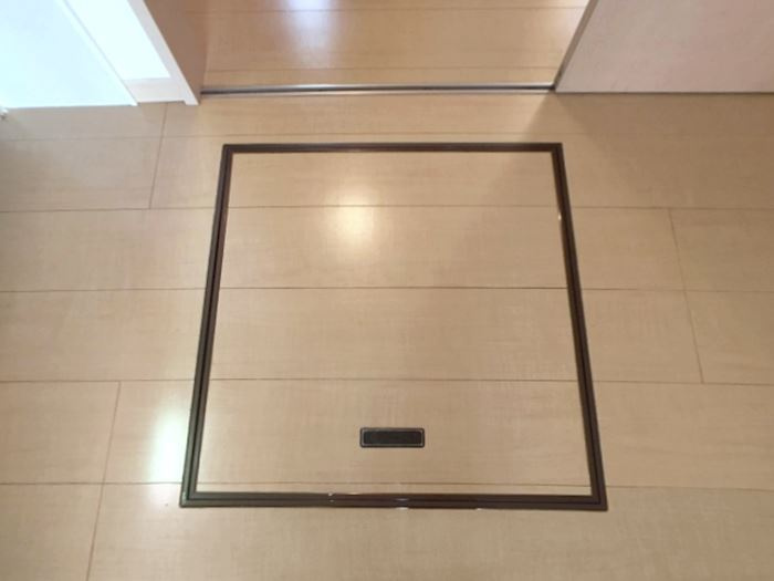 モンテアンヴァレB棟の玄関