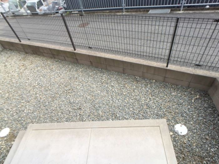 モンテアンヴァレB棟の庭