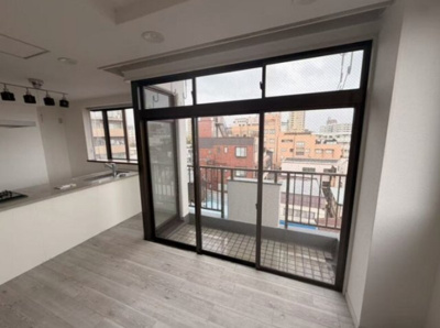 【バルコニー】 | キャステルフォール・オノ | 外からの目が気にならないバルコニーで洗濯物が干せます