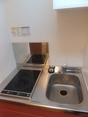 レオネクスト上塩田のキッチン|キッチン下収納が豊富。