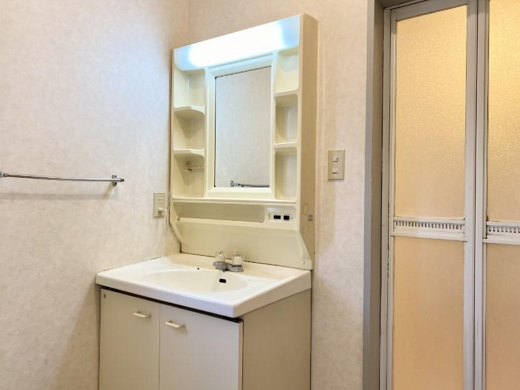 千代田戸建の洗面所