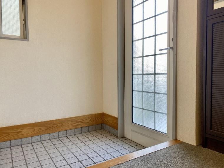 千代田戸建の玄関