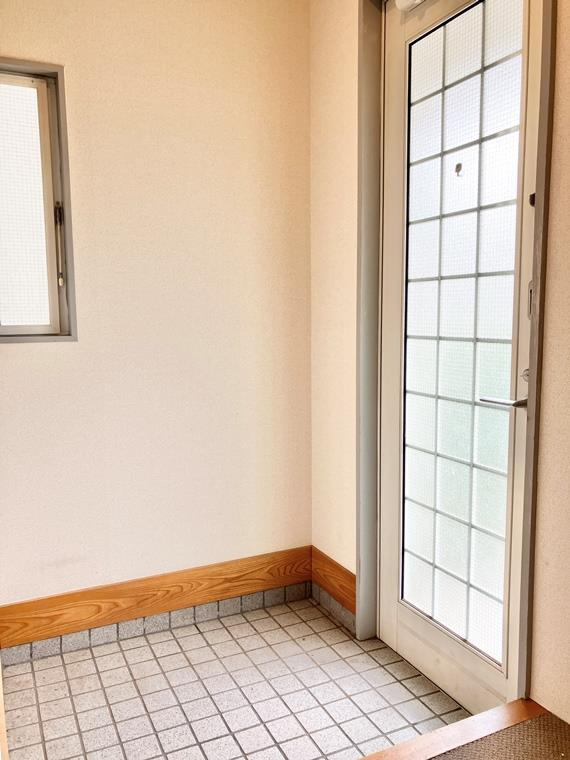 千代田戸建の玄関