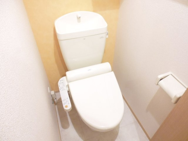 グランドソレーユRSのトイレ|落ち着いた色調のトイレです