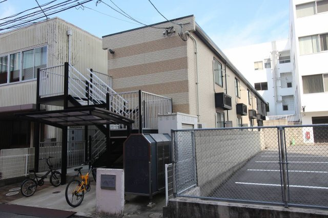 レオパレスエスペーロ本町の外観