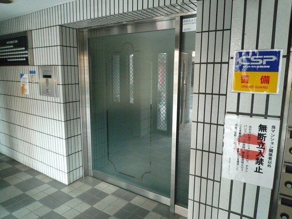 ライオンズマンション荻窪館のエントランス