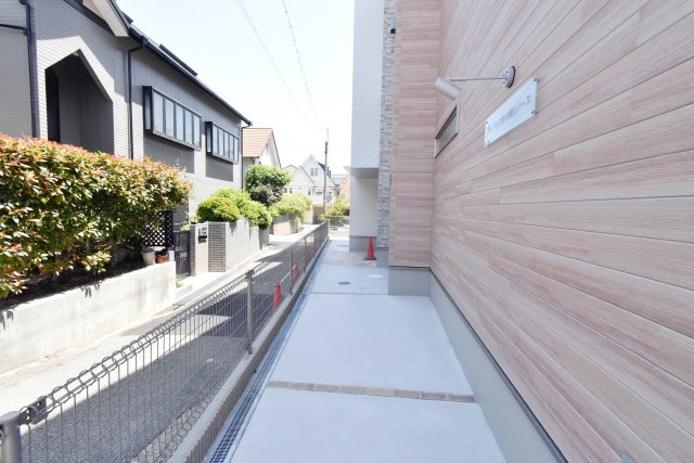 フジパレス甲子園口ノースのエントランス