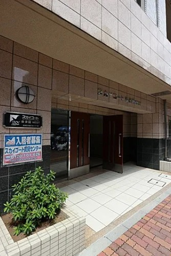 スカイコート後楽園WESTのエントランス