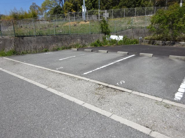 ヒルグレイスＡ棟の駐車場