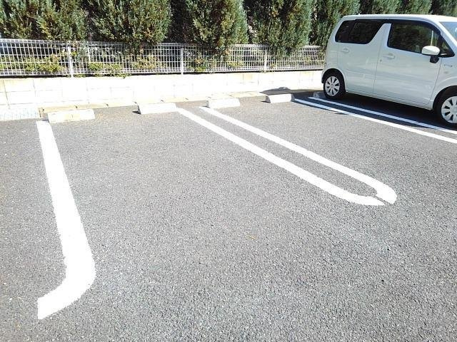 レジェンド　Ｄの駐車場