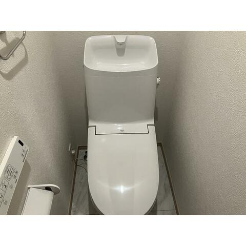 ヴェラハイツ新子安のトイレ|温水洗浄便座付き