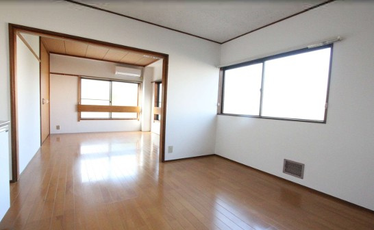 桂芳山ビルの寝室