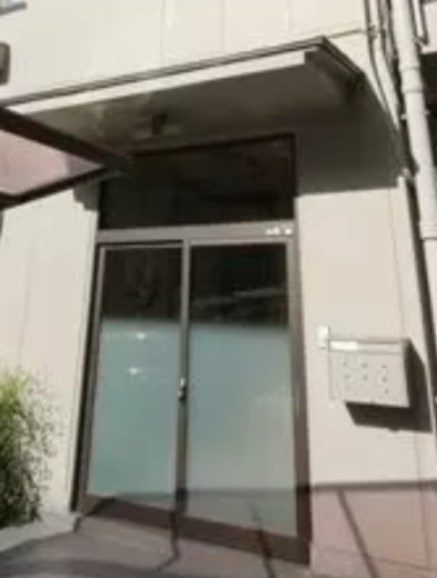 桂芳山ビルのエントランス