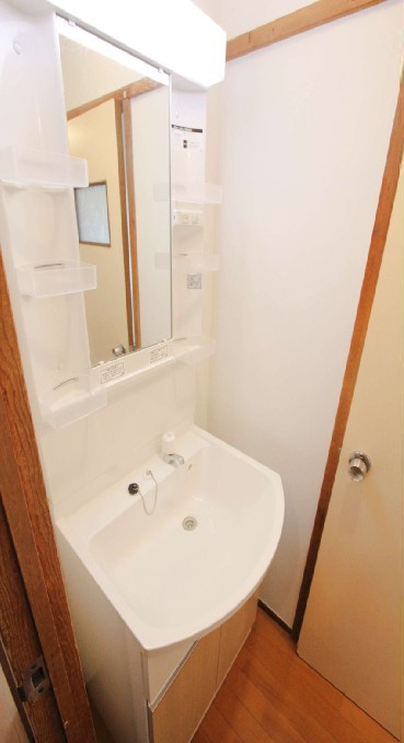 桂芳山ビルの独立洗面台